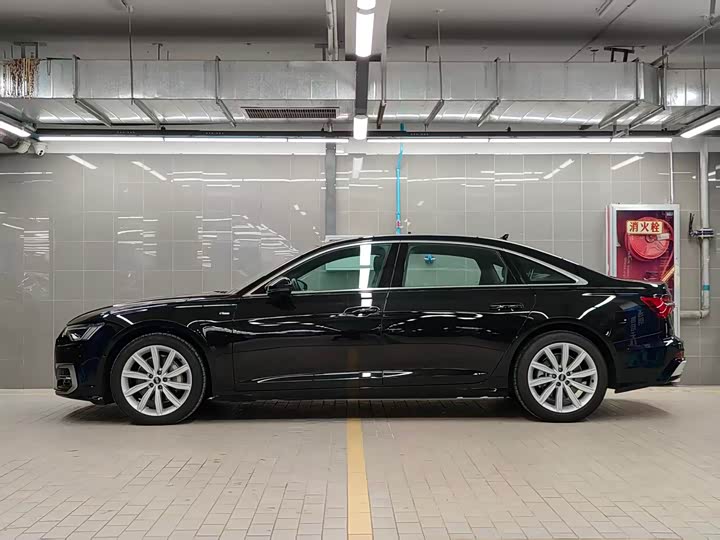 Фото 2 - Audi A6L