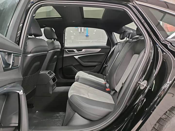 Фото 9 - Audi A6L