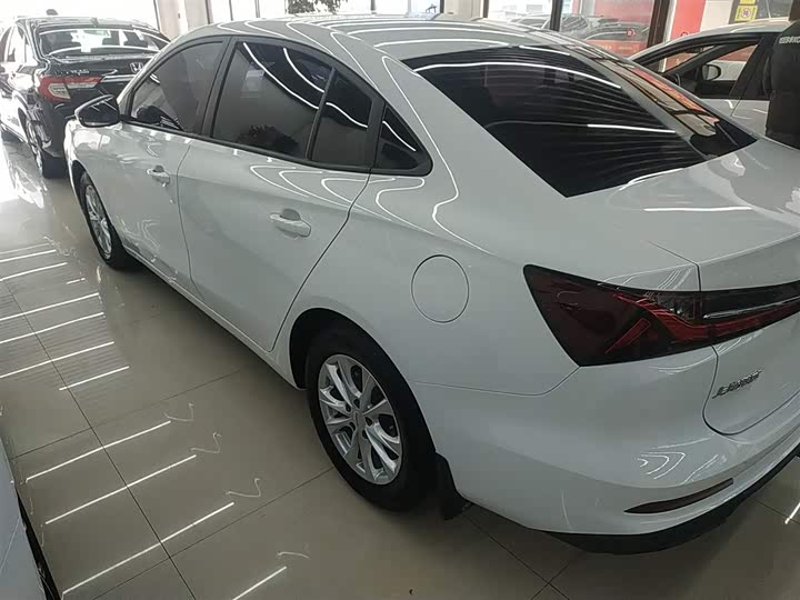 Фото 5 - Roewe i5