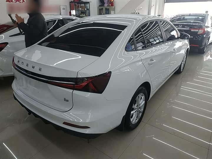 Фото 7 - Roewe i5