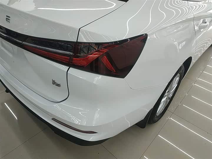 Фото 8 - Roewe i5