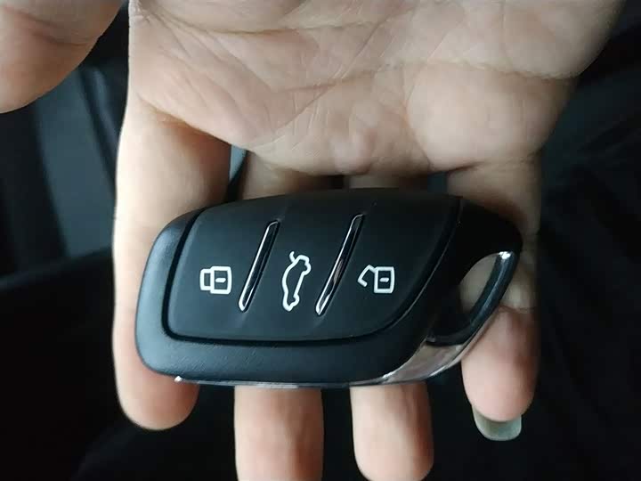 Фото 9 - Roewe i5