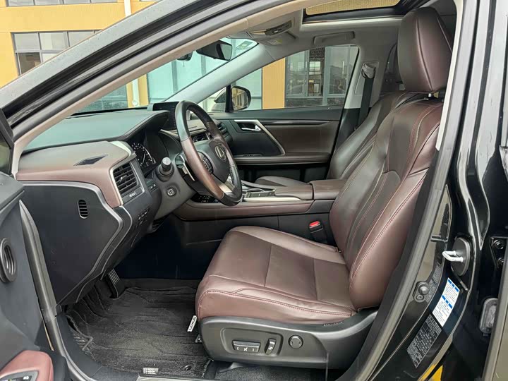 Фото 4 - Lexus RX