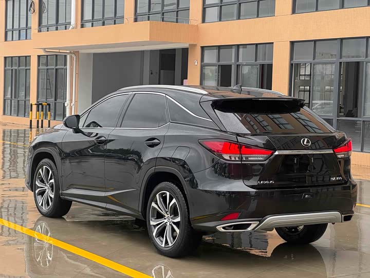 Фото 8 - Lexus RX