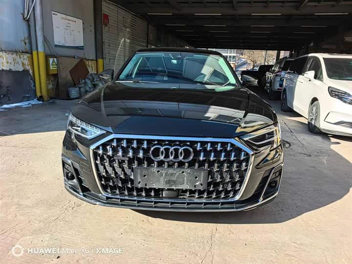 Фото 2 - Audi A8