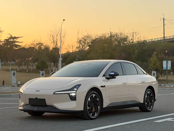 Фото 1 - XPeng Mona M03