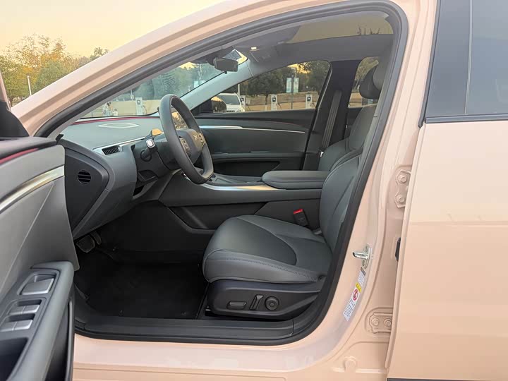 Фото 5 - XPeng Mona M03