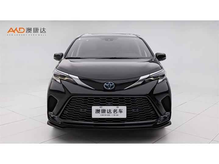 Фото 2 - Toyota Granvia