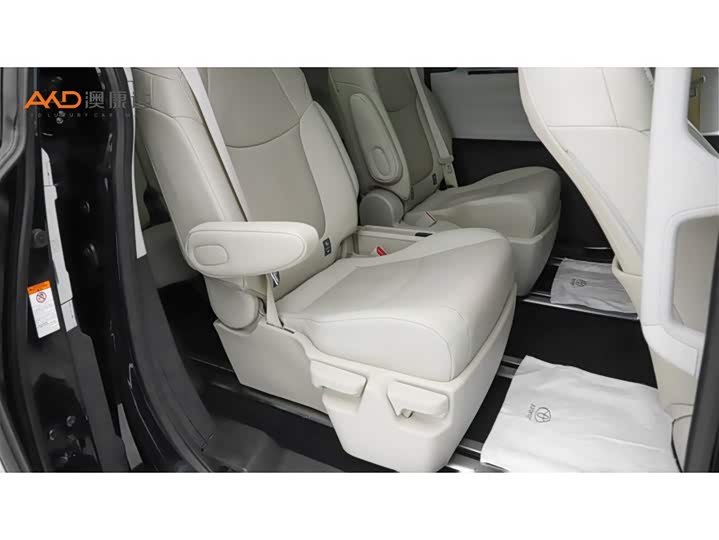 Фото 8 - Toyota Granvia