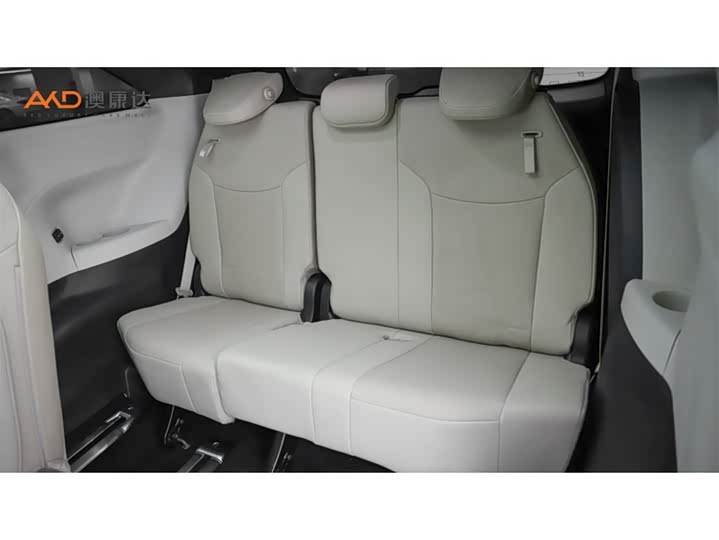 Фото 9 - Toyota Granvia