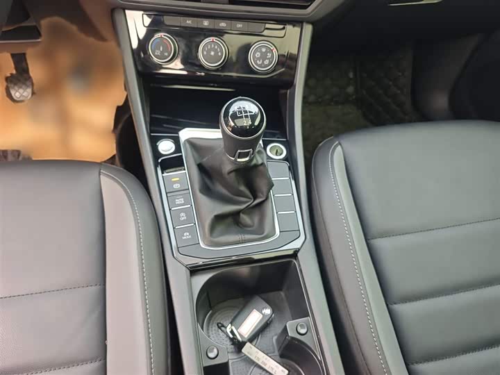 Фото 9 - Volkswagen Sagitar L