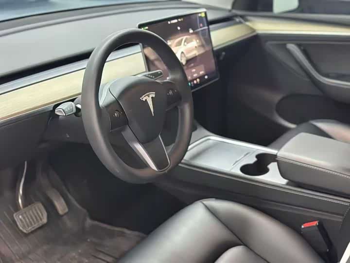 Фото 4 - Tesla Model Y