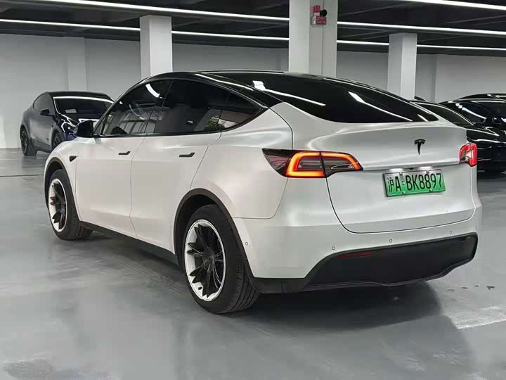 Фото 8 - Tesla Model Y