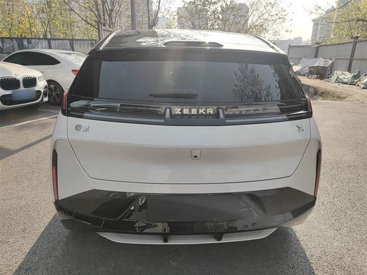 Фото 6 - Zeekr X