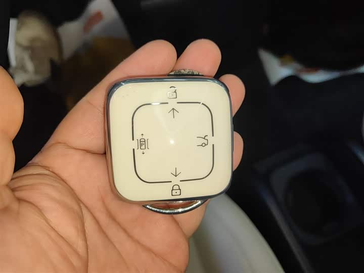 Фото 9 - Zeekr X