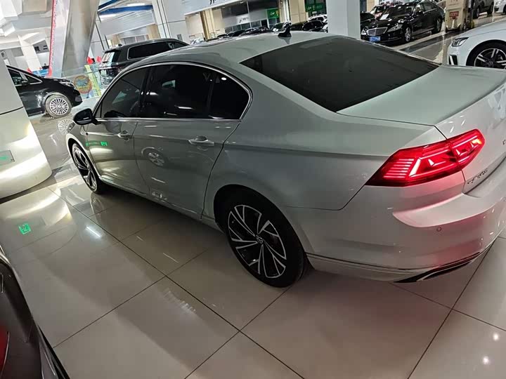 Фото 5 - Volkswagen Magotan