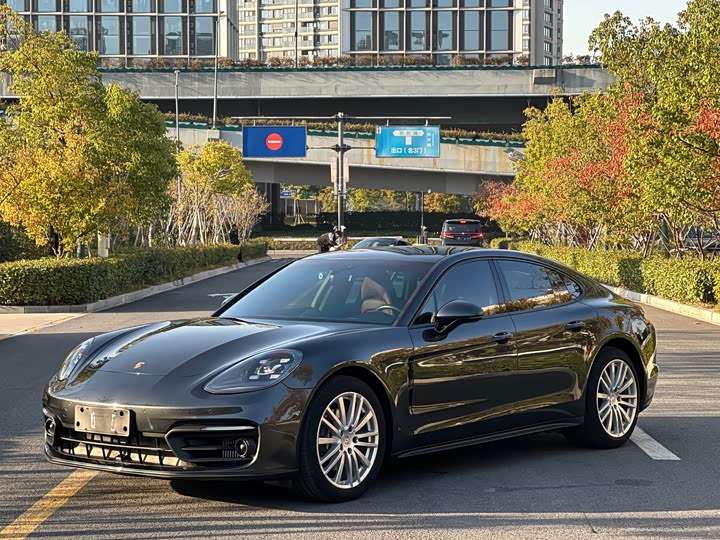 Фото 1 - Porsche Panamera