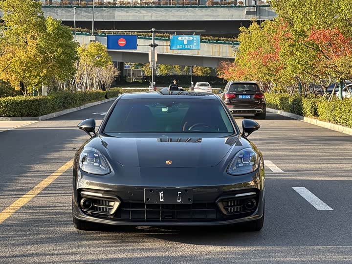 Фото 2 - Porsche Panamera