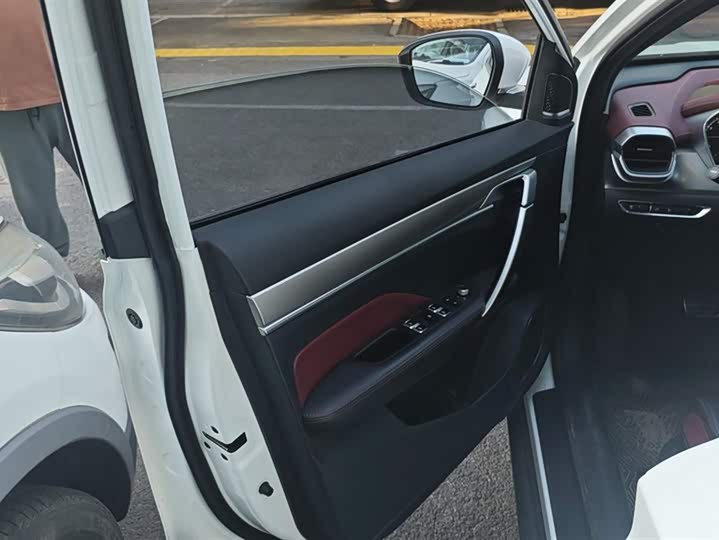 Фото 7 - Geely Coolray