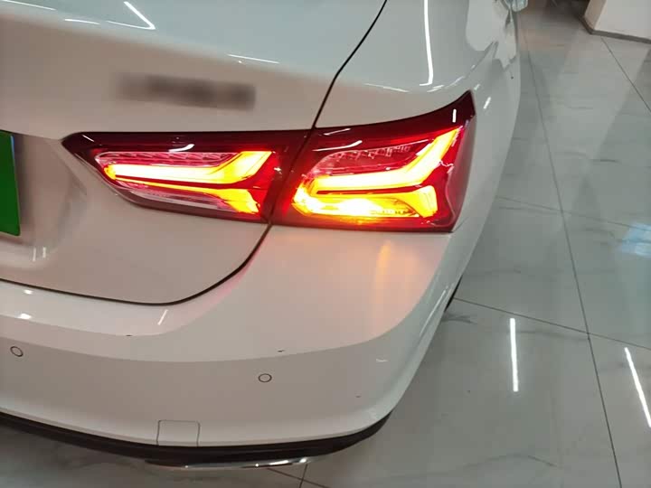 Фото 8 - Chevrolet Malibu XL