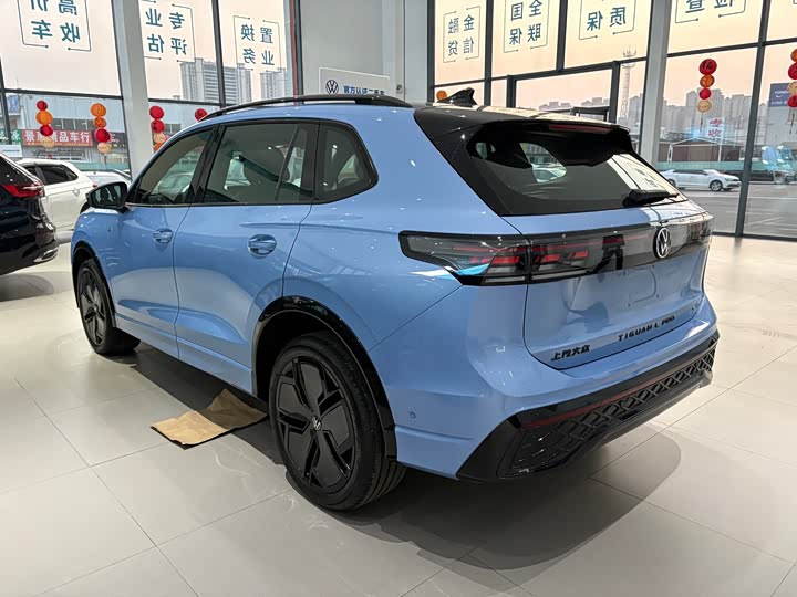 Фото 3 - Volkswagen Tiguan L Pro