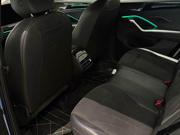 Фото 9 - Volkswagen Tiguan L Pro