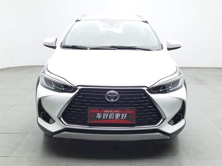 Фото 3 - Toyota Yaris L Hatchback