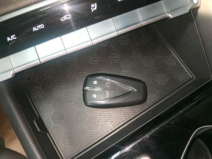 Фото 9 - Changan Eado Plus