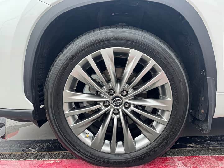 Фото 6 - Toyota Highlander