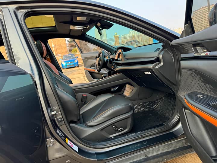 Фото 7 - Changan UNI-V