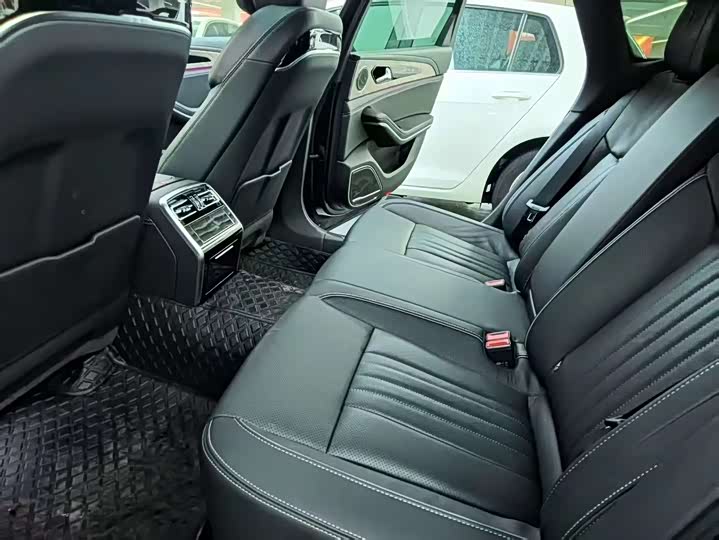 Фото 9 - Hongqi H9