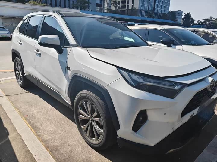 Фото 2 - Toyota RAV4