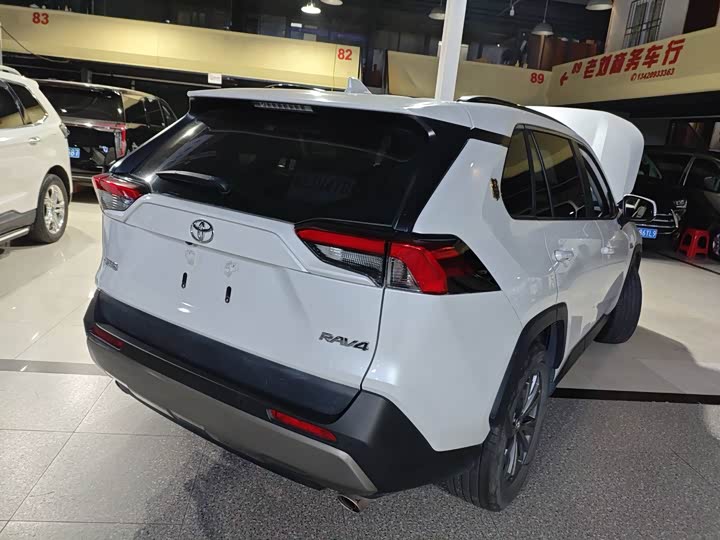 Фото 5 - Toyota RAV4
