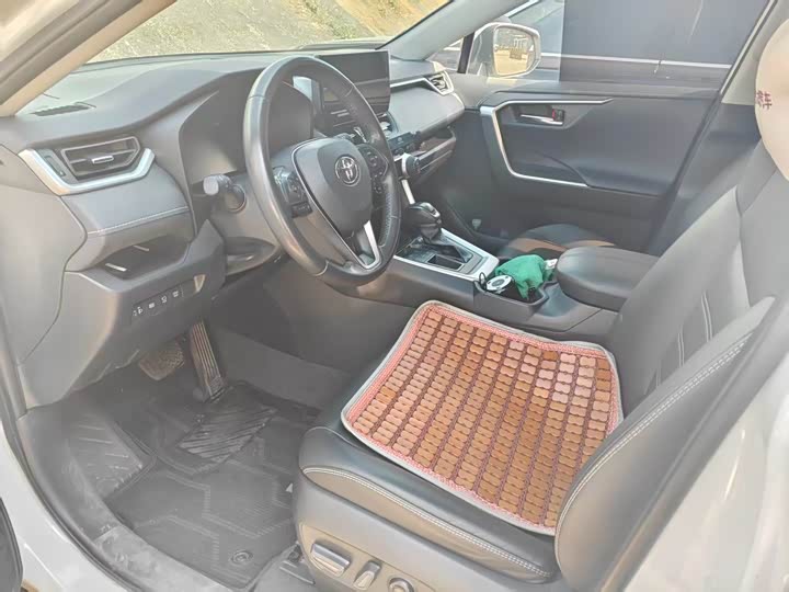 Фото 7 - Toyota RAV4