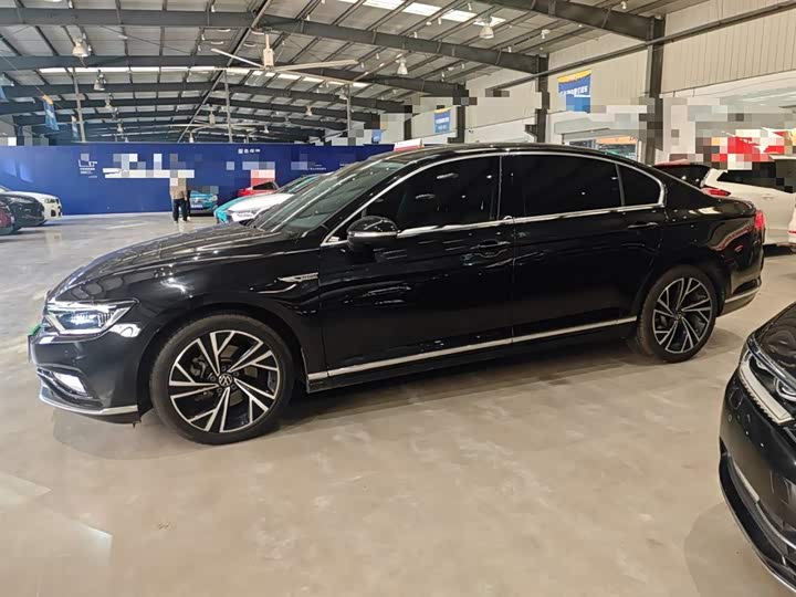 Фото 5 - Volkswagen Magotan