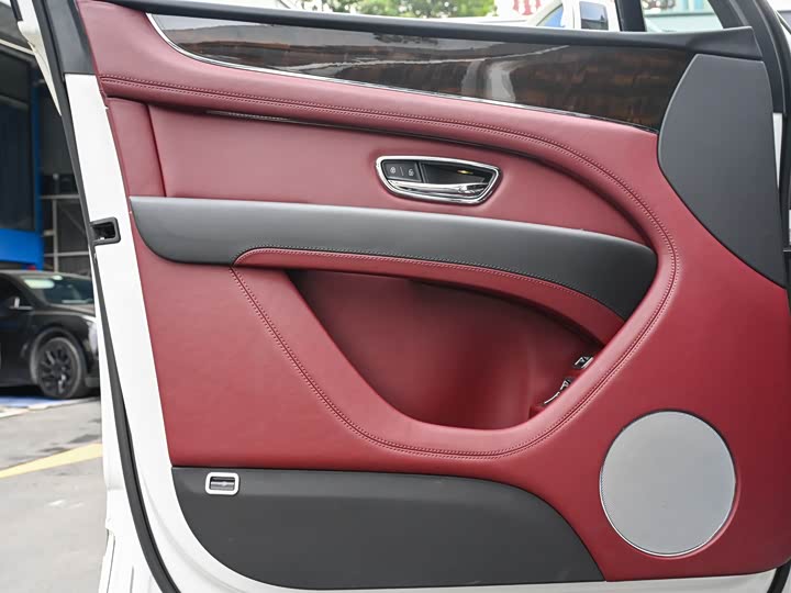 Фото 6 - Bentley Bentayga Hybrid