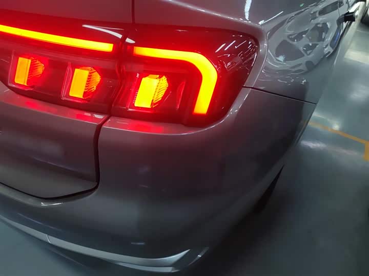 Фото 8 - Ford Mondeo