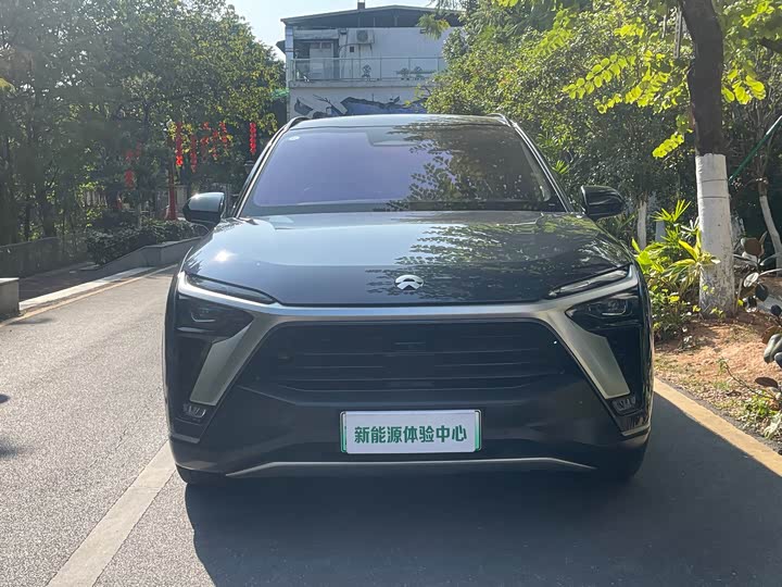 Фото 2 - Nio ES8