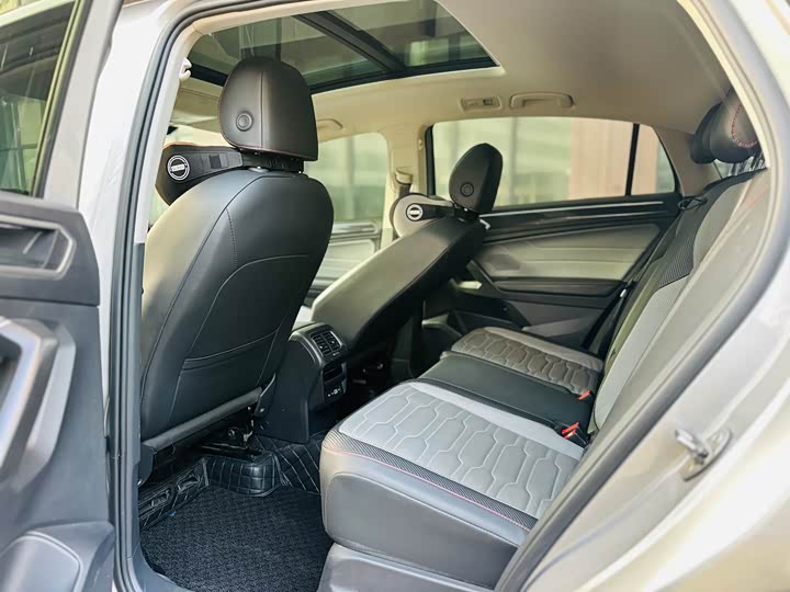 Фото 8 - Volkswagen Tiguan X