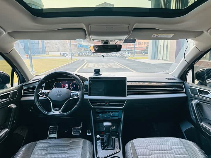 Фото 9 - Volkswagen Tiguan X