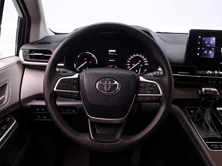 Фото 7 - Toyota Sienna