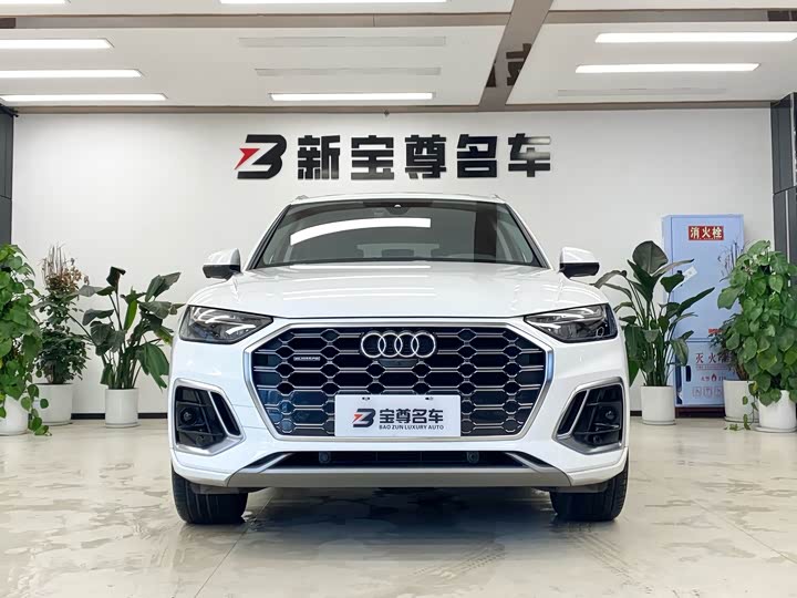 Фото 2 - Audi Q5L