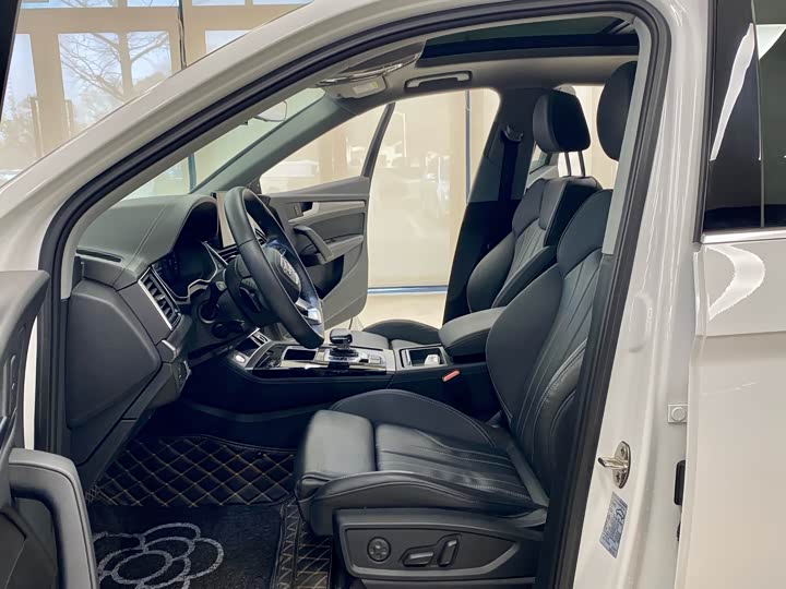 Фото 5 - Audi Q5L