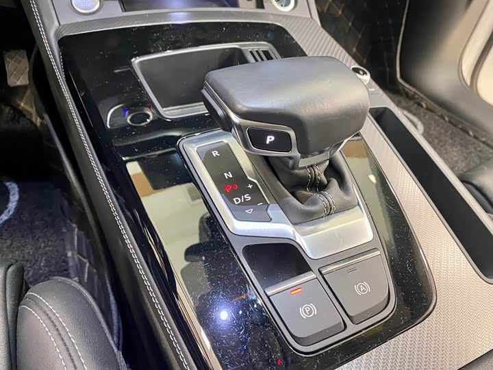 Фото 6 - Audi Q5L