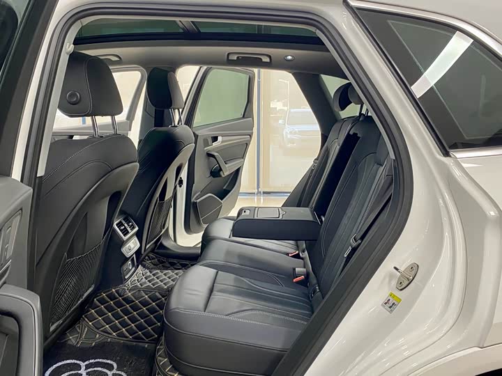 Фото 8 - Audi Q5L