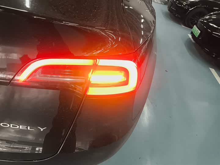 Фото 8 - Tesla Model Y