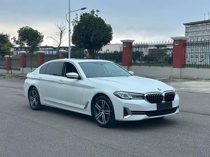 Фото 3 - BMW 5 Series