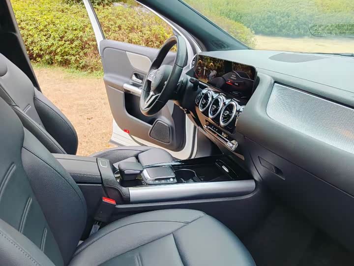 Фото 8 - Mercedes-Benz GLA-Class