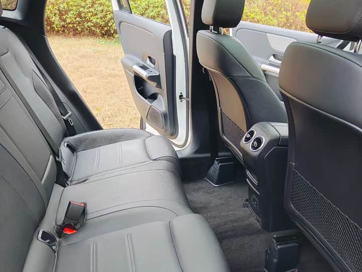 Фото 9 - Mercedes-Benz GLA-Class