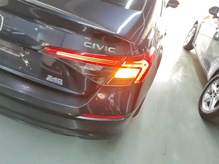 Фото 8 - Honda Civic